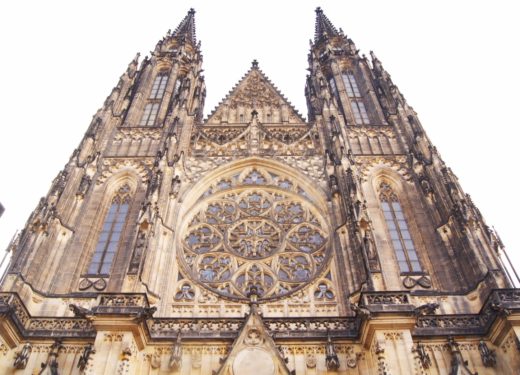 プラハのシンボル 聖ヴィート大聖堂の艶美すぎるステンドグラス Londam